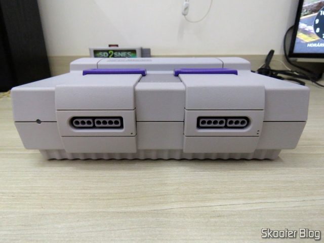Frente do Super Nintendo, após a limpeza.