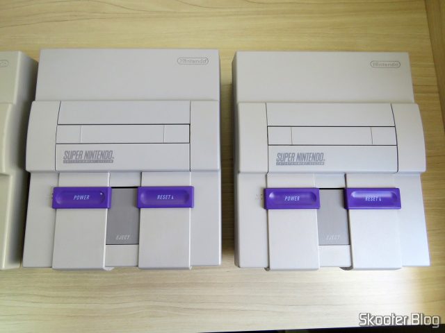 O Super Nintendo 1/1/1 que também adquiri anteriormente, e o novo Super Nintendo.