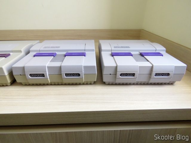 O Super Nintendo 1/1/1 que também adquiri anteriormente, e o novo Super Nintendo.