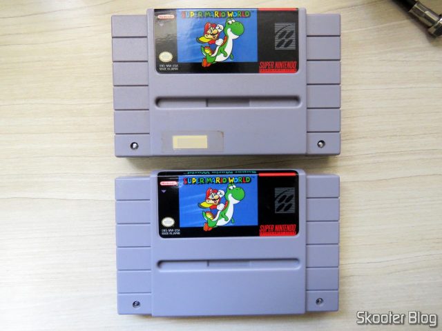 Os dois cartuchos Super Mario World, ambos originais.