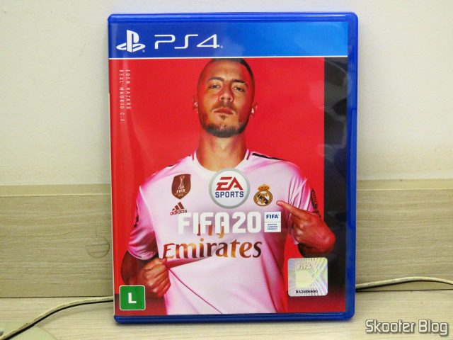 Fifa 20, do Playstation 4 (PS4), em sua embalagem.