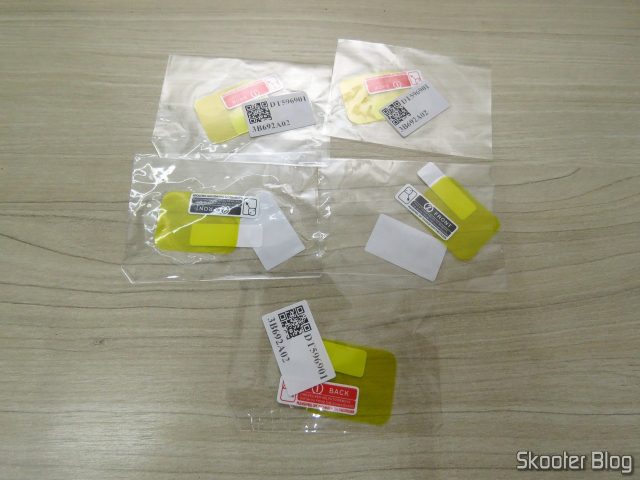 Películas de TPU macio para Amazfit Bip, em suas embalagens.