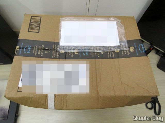 Caixa com o segundo pacote de Neve Papel Higiênico Toque de Seda, 16 rolos - Leve 16 Pague 15.