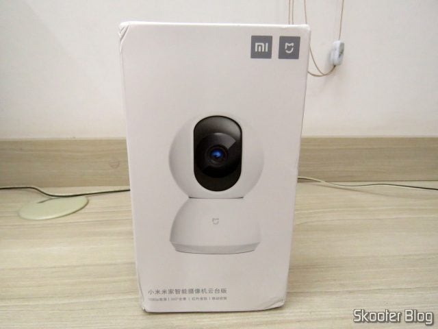 Xiaomi Mi Home Security Camera 360º, em sua embalagem.