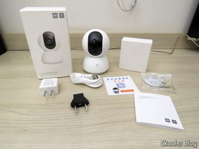 Xiaomi Mi Home Security Camera 360º, e seus acessórios.