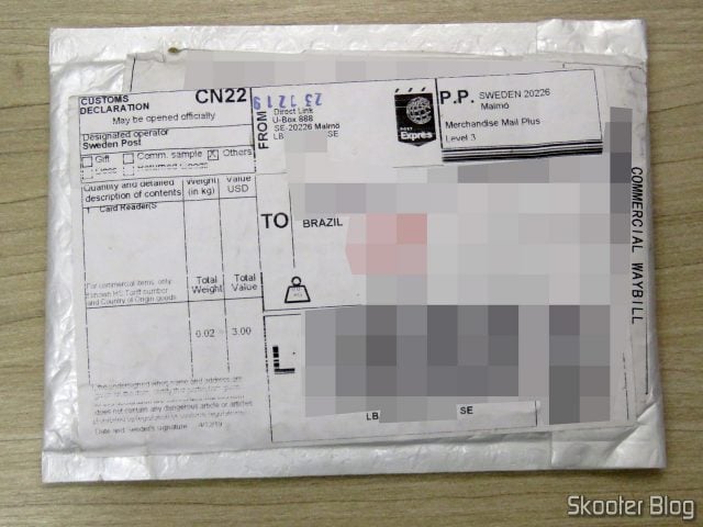 Pacote com o Cartão microSDXC Sandisk Ultra 400GB.