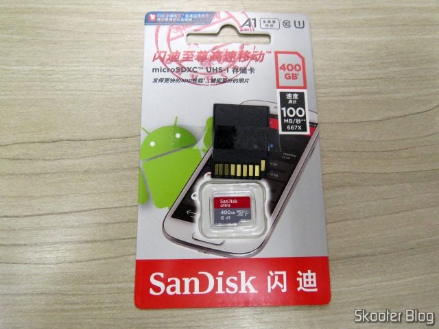 Cartão microSDXC Sandisk Ultra 400GB, em sua embalagem.