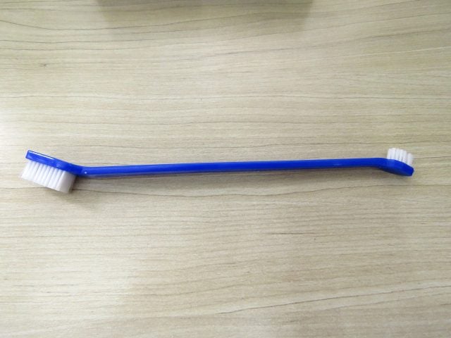 Escova que acompanha a Pasta Dental Enzimática C.E.T Virbac para cães e gatos - 70g.