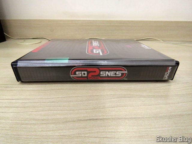 SD2SNES Pro Deluxe em sua embalagem.