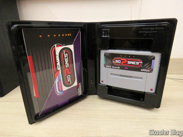 SD2SNES Pro Deluxe em sua embalagem.