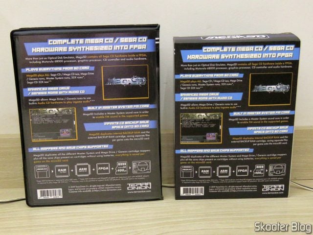 As duas caixinhas do Terraonion MegaSD: a bitbox da Stone Age Gamer, e a original de papelão.