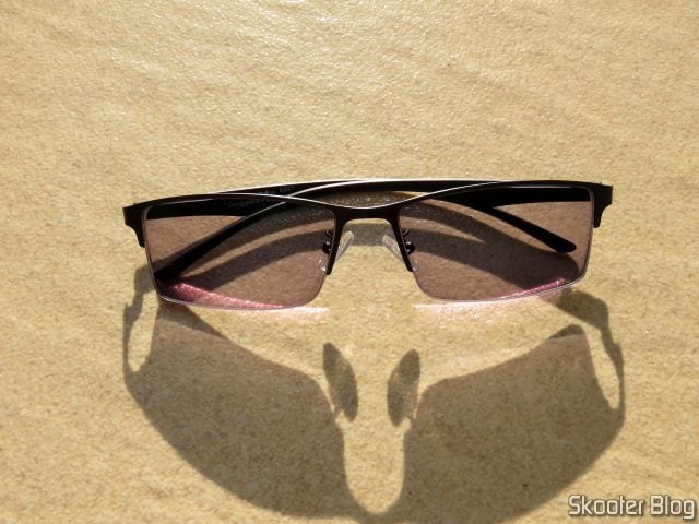 Óculos de Grau com Lentes Fotocromáticas, no sol.