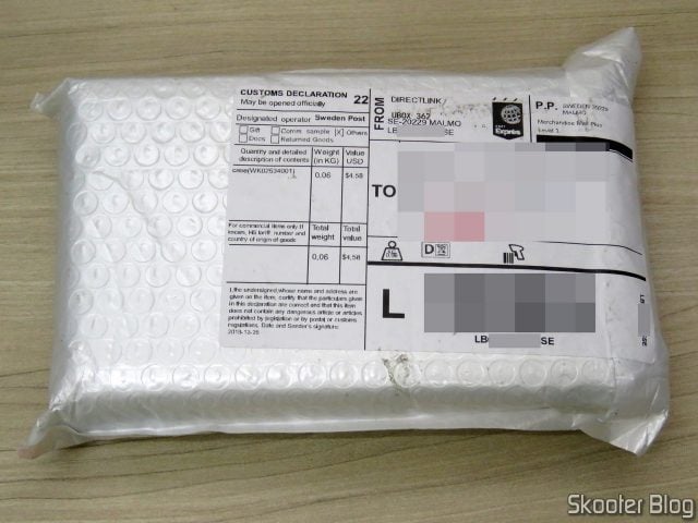 Pacote com a Capa para Xiaomi Mi 9 Nillkin Frosted Shield e a Película de Vidro Temperado H+PRO CP XD.