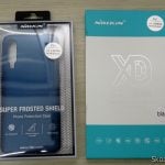 Capa para Xiaomi Mi 9 Nillkin Frosted Shield e Película de Vidro Temperado H+PRO CP XD, em suas respectivas embalagens.