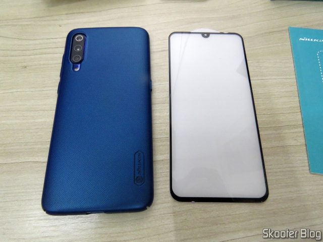 Capa para Xiaomi Mi 9 Nillkin Frosted Shield e Película de Vidro Temperado H+PRO CP XD.