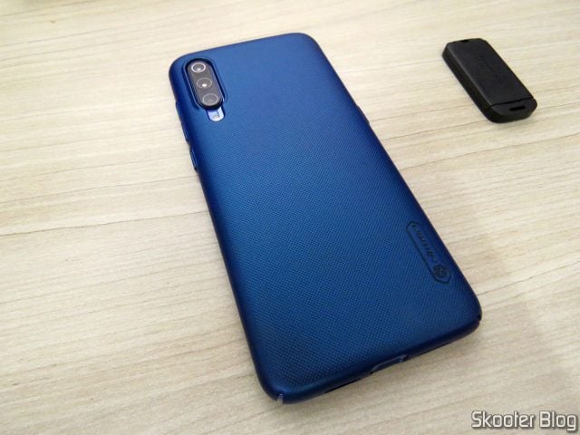 Capa para Xiaomi Mi 9 Nillkin Frosted Shield, instalada no meu Xiaomi Mi 9.
