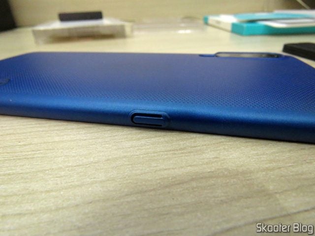 Capa para Xiaomi Mi 9 Nillkin Frosted Shield, instalada no meu Xiaomi Mi 9.