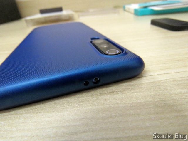 Capa para Xiaomi Mi 9 Nillkin Frosted Shield, instalada no meu Xiaomi Mi 9.