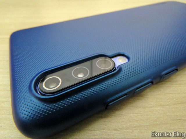 Capa para Xiaomi Mi 9 Nillkin Frosted Shield, instalada no meu Xiaomi Mi 9.