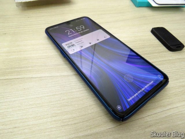 Capa para Xiaomi Mi 9 Nillkin Frosted Shield, instalada no meu Xiaomi Mi 9.