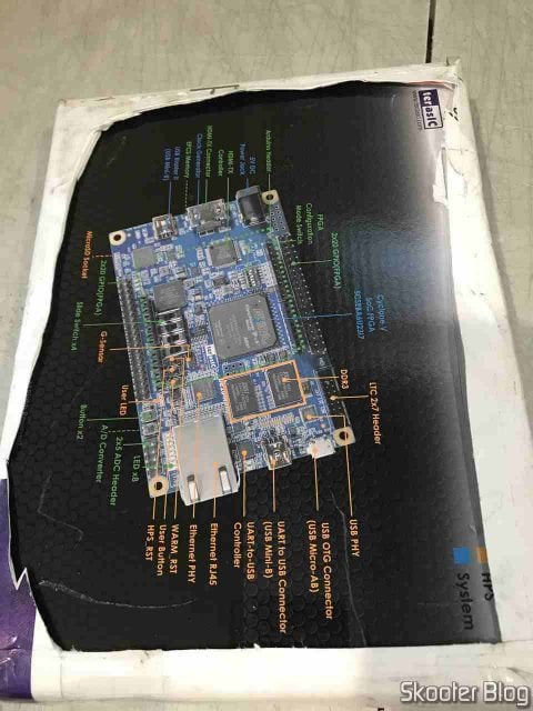 Terasic DE10-Nano, em foto tirada pela Envios Diretos.