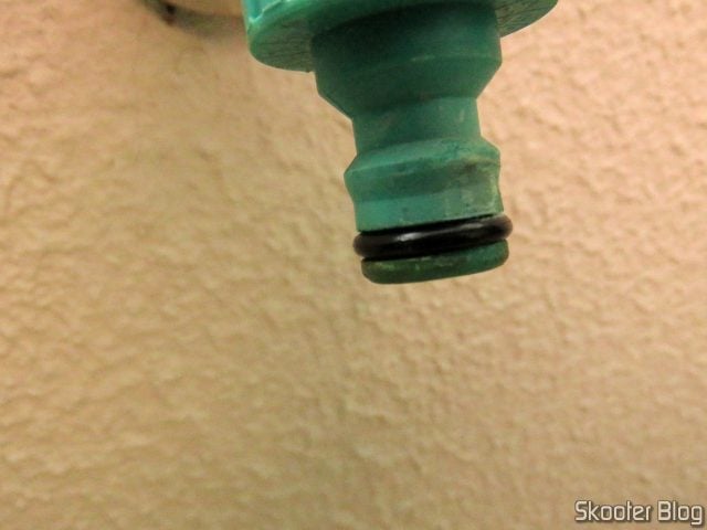 Anel de Vedação instalado no adaptador de uma torneira.