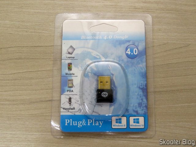 Mini Adaptador Bluetooth CSR 4.0 Dongle, em sua embalagem.