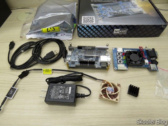 Terasic DE10-Nano, Placa de IO e Cooler Noctua NF-A4X10-FLX 5V.