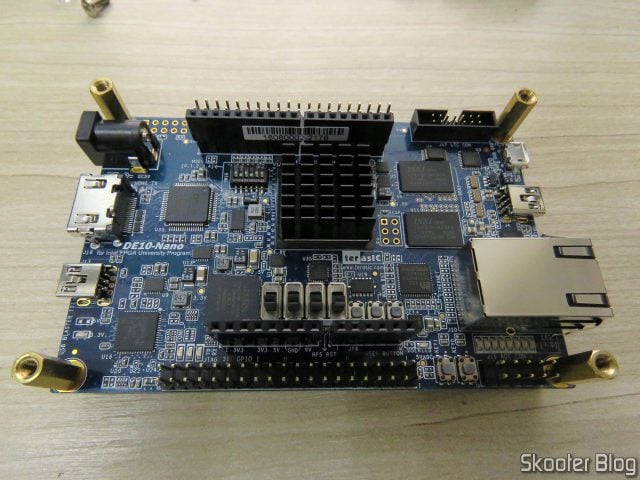 Terasic DE10-Nano, com o dissipador instalado.