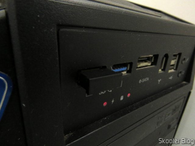 Mini Adaptador USB Bluetooth v4.0 CSR Dongle, conectado em meu PC.