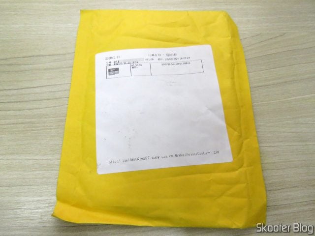 Pacote com o Cartão microSD Sandisk Ultra 512GB.