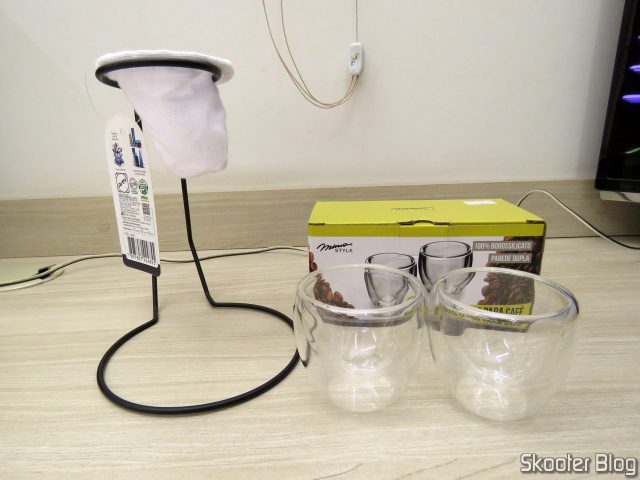 Dupla de Copos para Café Parede Dupla em Borossilicato MimoStyle e Coador de Café Fast Coffe Arthi.