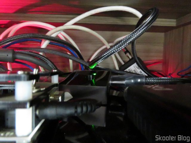 Switch HDMI 2.0 4K Vention Bi-Direcional 2 entradas 1 saída ou 1 entrada 2 saídas, em funcionamento.