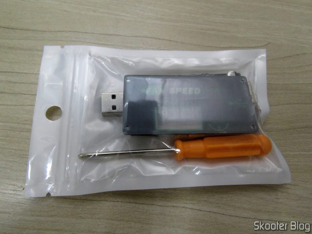Controlador USB de Velocidade de Ventiladores (Fans) e Dimmer de LEDs ZK-BUFS 10W, em sua embalagem.