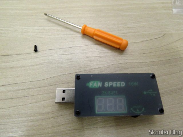 Controlador USB de Velocidade de Ventiladores (Fans) e Dimmer de LEDs ZK-BUFS 10W, após a montagem.