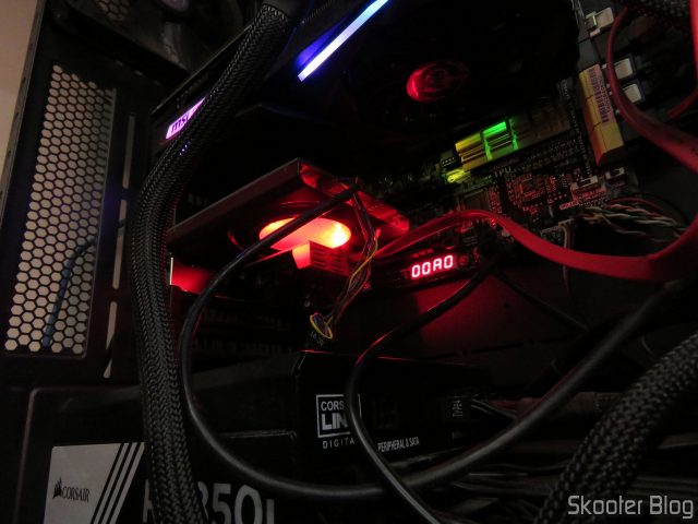 Placa PCI Express 3.0 x4 ZyDAS com 6 portas SATA 6Gbps e Controladora Asmedia ASM1166, em funcionamento.