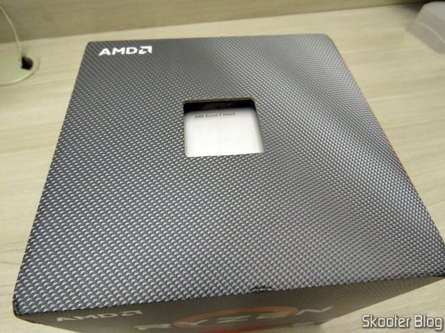 Processador AMD Ryzen 9 3900X 12 núcleos, 24 threads, em sua embalagem.