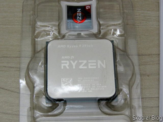 Processador AMD Ryzen 9 3900X 12 núcleos, 24 threads.