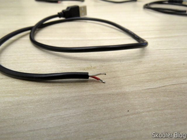 Cabo de Alimentação com Plug USB e 2 Fios 50cm.