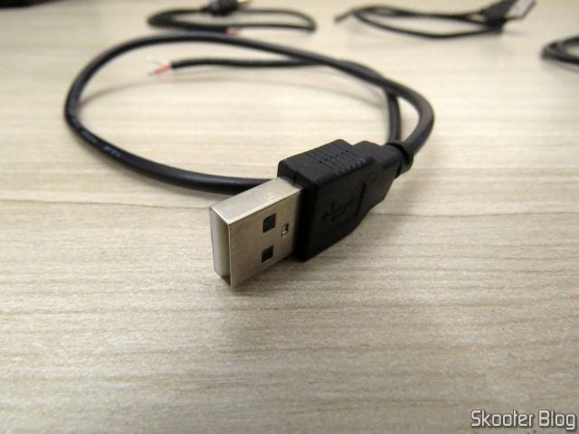Cabo de Alimentação com Plug USB e 2 Fios 50cm.