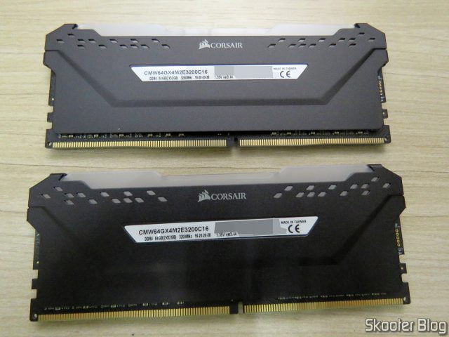 Módulos de memória Corsair Vengeance RGB Pro 64GB (2x32GB) DDR4 3200 (PC4-25600) C16 Desktop Memory–Black (CMW64GX4M2E3200C16).