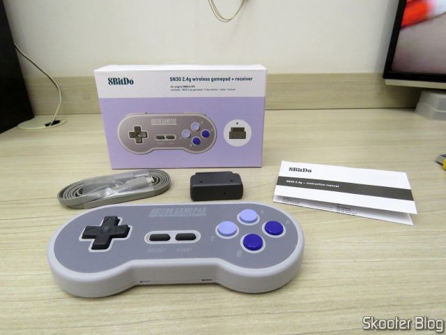 Controlador 8BitDo SN30 Sem Fio 2.4G para Super Nintendo (SNES) Original, e acessórios.