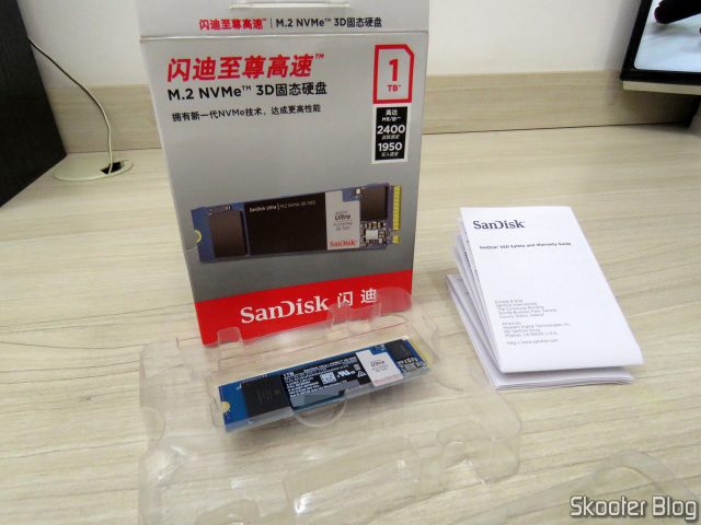 SSD Sandisk Ultra m.2 NVMe 3D 1TB 2280, e sua embalagem.