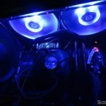 O gabinete Carbide Series 100R, com todos os ventiladores instalados.