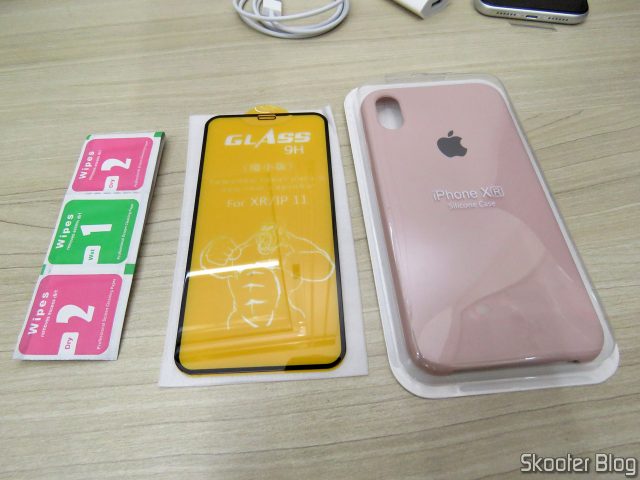 Capa Areia Rosa e Película 5D para iPhone XR.