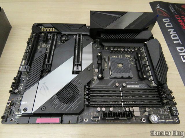 Placa-Mãe ASUS ROG Crosshair VIII Hero Wi-Fi.