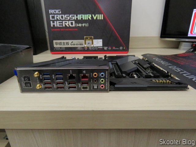 Placa-Mãe ASUS ROG Crosshair VIII Hero Wi-Fi.