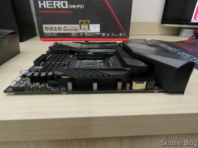 Placa-Mãe ASUS ROG Crosshair VIII Hero Wi-Fi.