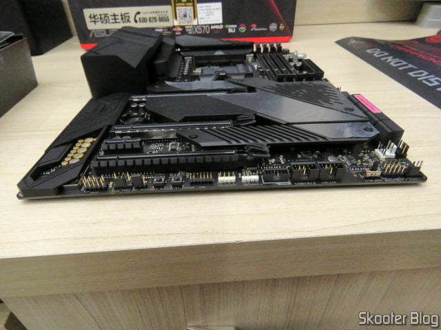 Placa-Mãe ASUS ROG Crosshair VIII Hero Wi-Fi.