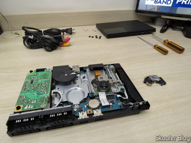 Troca do Leitor Laser do Playstation 2 Slim.